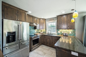 冰箱、微波炉、烤箱、炉灶