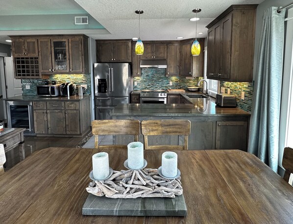 冰箱、微波炉、烤箱、炉灶