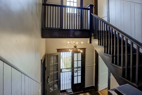 Vintage Boho Apartment in Great Midtown Location!