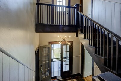 Vintage Boho Apartment in Great Midtown Location!