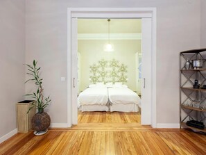 2 slaapkamers, een strijkplank/strijkijzer, internet