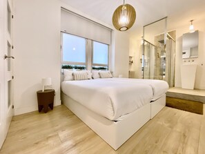 3 slaapkamers, een strijkplank/strijkijzer, internet, beddengoed