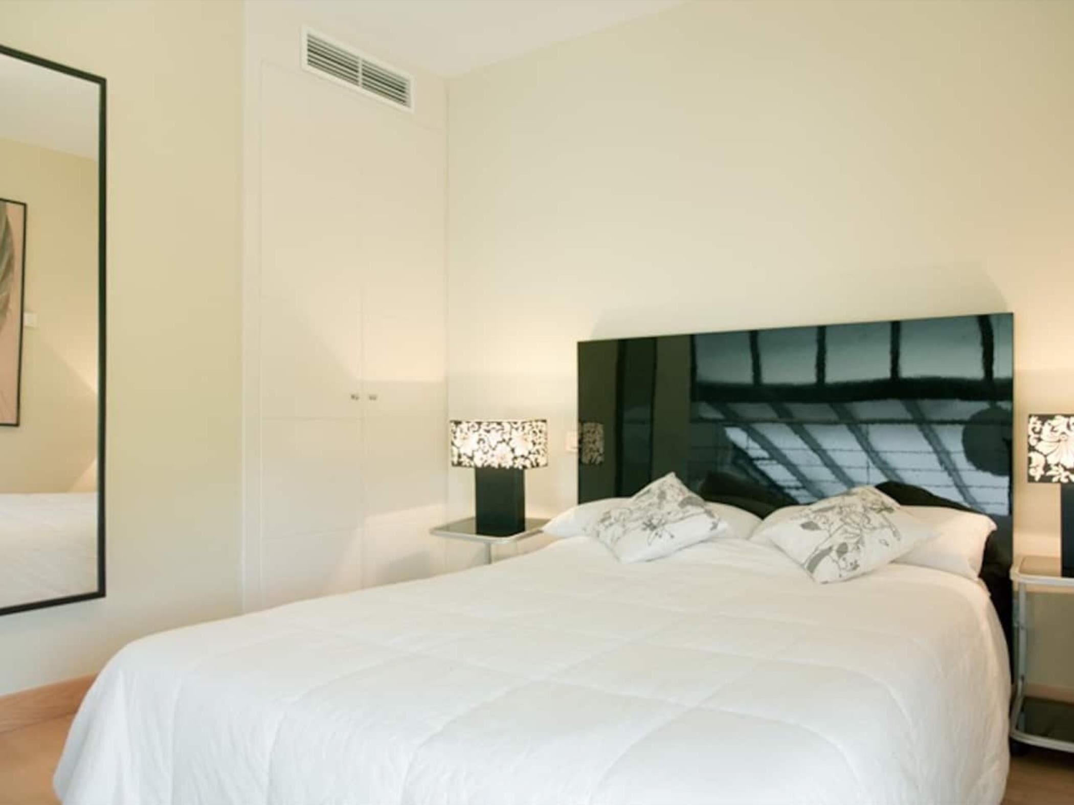 2 slaapkamers, een strijkplank/strijkijzer, wifi, beddengoed