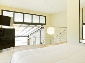 2 bedrooms, iron/ironing board, bed sheets