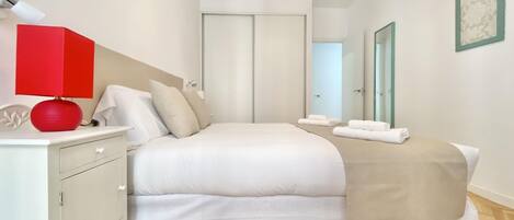 1 bedroom, iron/ironing board, internet