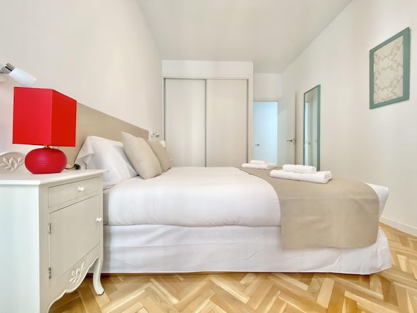 1 chambre, fer et planche Ă repasser, accĂšs Internet