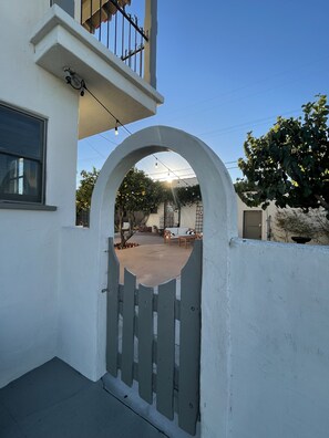 Property grounds - CharmCrashpad.Prkg.MinimialEssentials! (San Pedro)