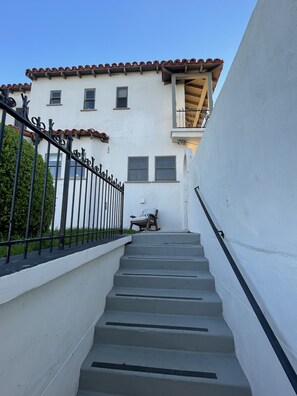 Property grounds - CharmCrashpad.Prkg.MinimialEssentials! (San Pedro)