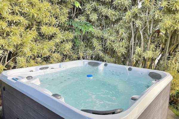 Bañera de hidromasaje exterior