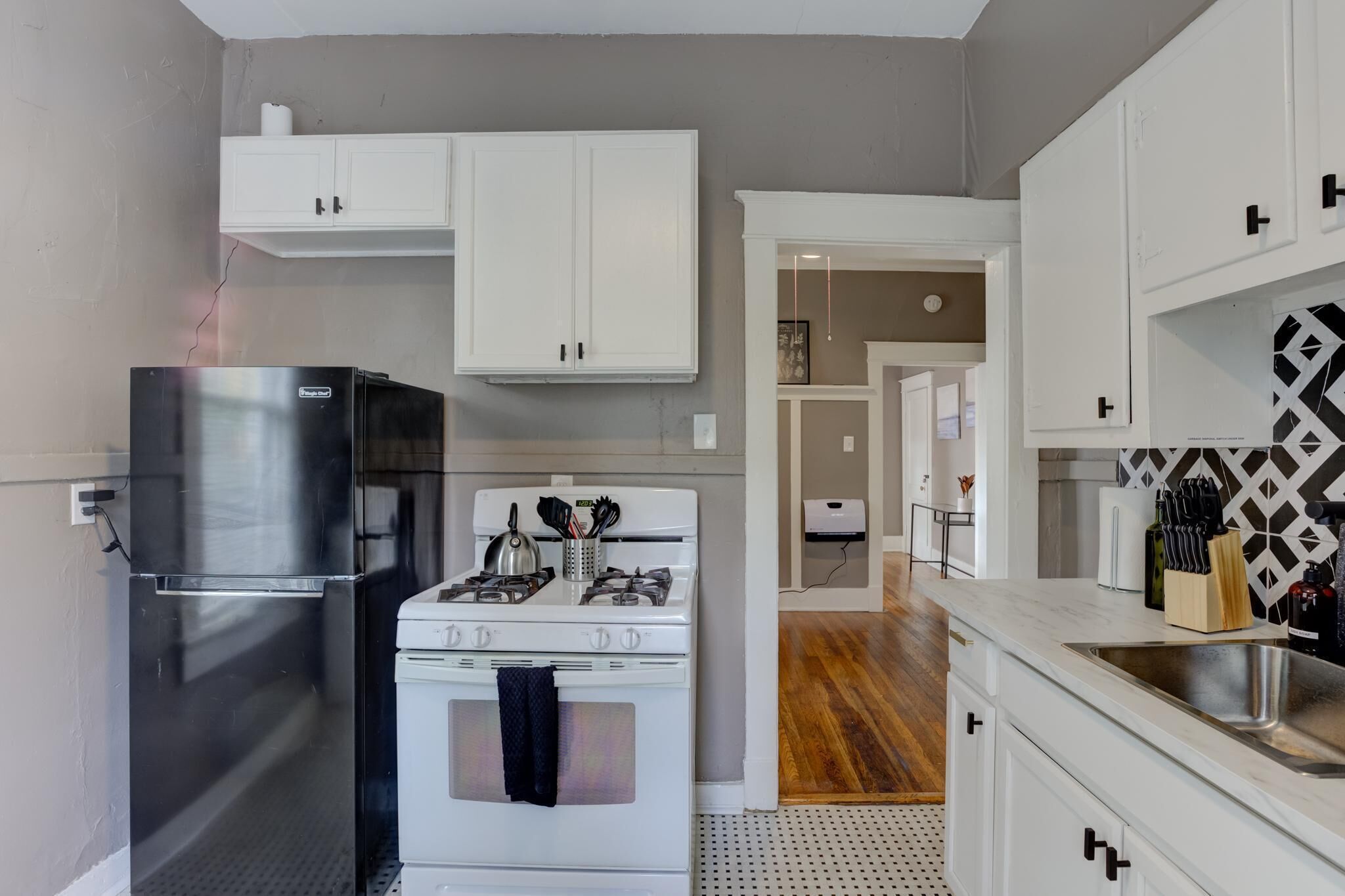 Refrigerador, microondas, horno y parrilla de estufa 