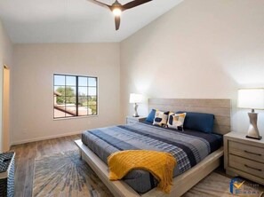 4 Schlafzimmer, Schreibtisch, Bügeleisen/Bügelbrett, Reisekinderbett