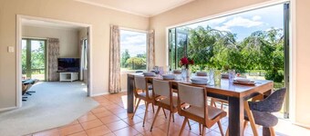 Big Inn Brunswick | 6 Bed, 4 Bath on 2 Acres
