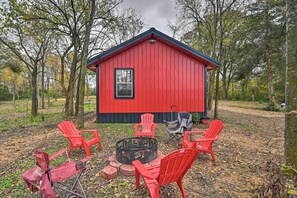 Property grounds - Cozy Broken Bow Cabin, Walk to the Lukfata Creek! (Broken Bow)
