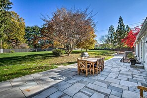 Patio | Backyard | Outdoor Dining Table | Gas Grill