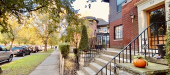 2 Bed/1 Bath Apartment, Fully Stocked Kitchen, Spacious, Premium City Location