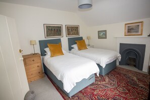 5 Schlafzimmer, Schreibtisch, Bügeleisen/Bügelbrett, kostenloses WLAN