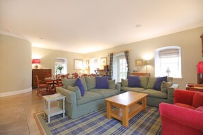 Smart-TV, Kamin, Bücher