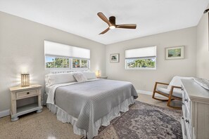 3 slaapkamers, een strijkplank/strijkijzer, reisbedje, gratis wifi