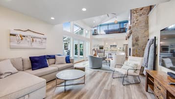 Smart TV, fireplace, Hulu, streaming services