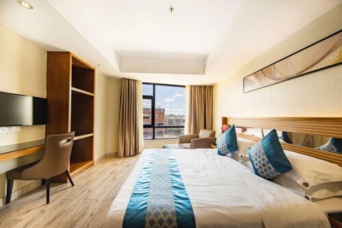 Park Lane Yiju Hotel (Taishan Commercial City Qiaohu Road)