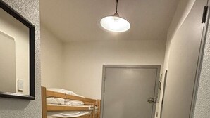 1 室のベッドルーム、WiFi (無料)