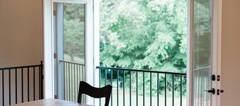 Holston Springs Private Lodge in Knoxville, TN w/ Hot Tub Spa