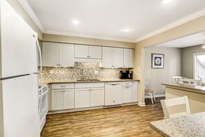 Fridge, microwave, oven, stovetop - 1st-floor condo short walk to beach with deck, remote work set-up (Hilton Head)