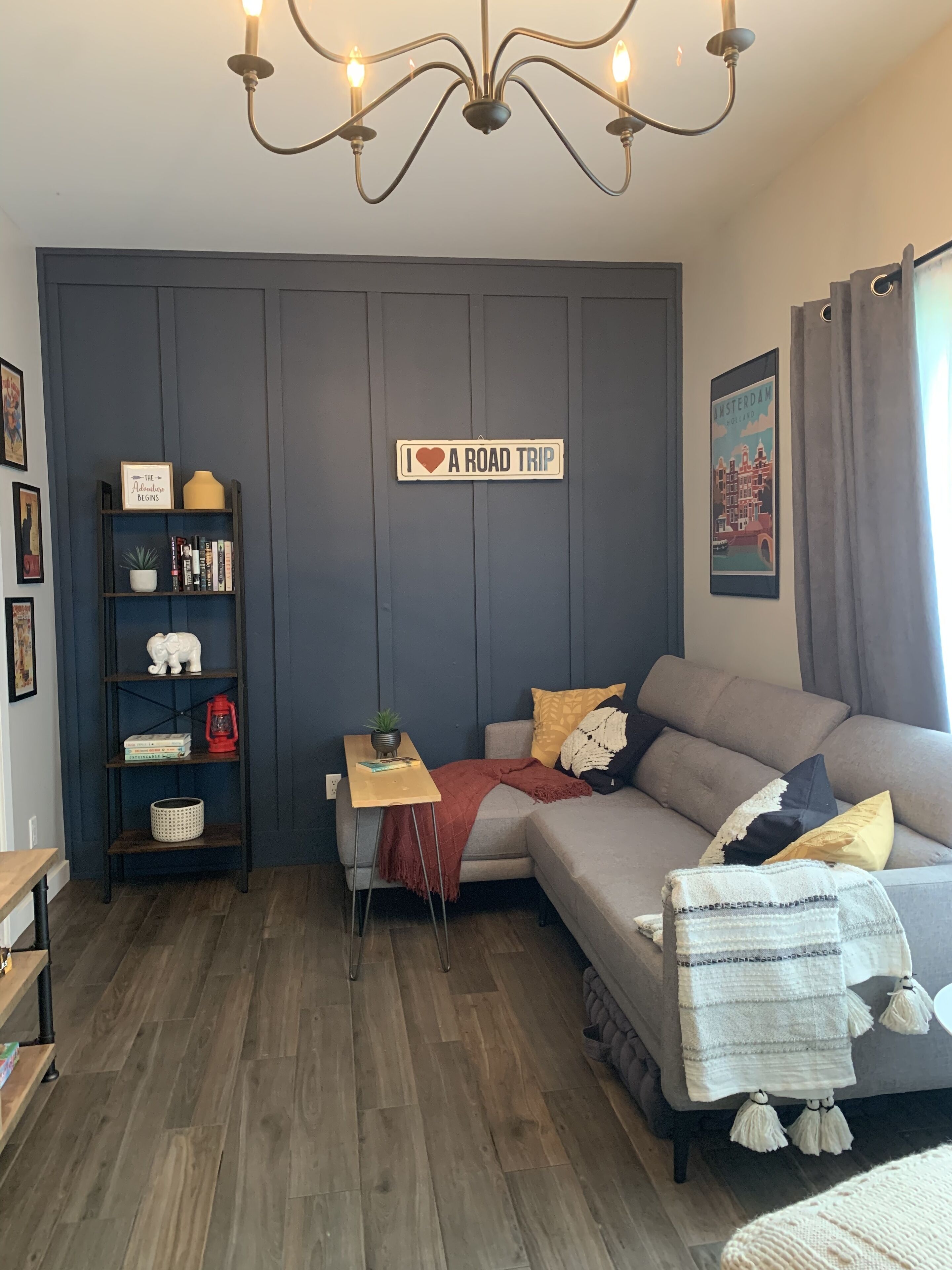 Smart-TV, Kamin, Bücher