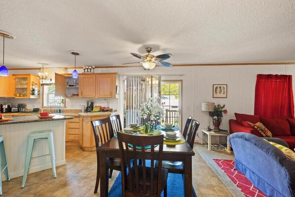 Dining - Cozy Home Near Pensacola &Perdido Key Beaches, Next 2 NAS. Ideal 4Longterm stays (Pensacola)