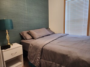 3 bedrooms, desk, iron/ironing board, free WiFi