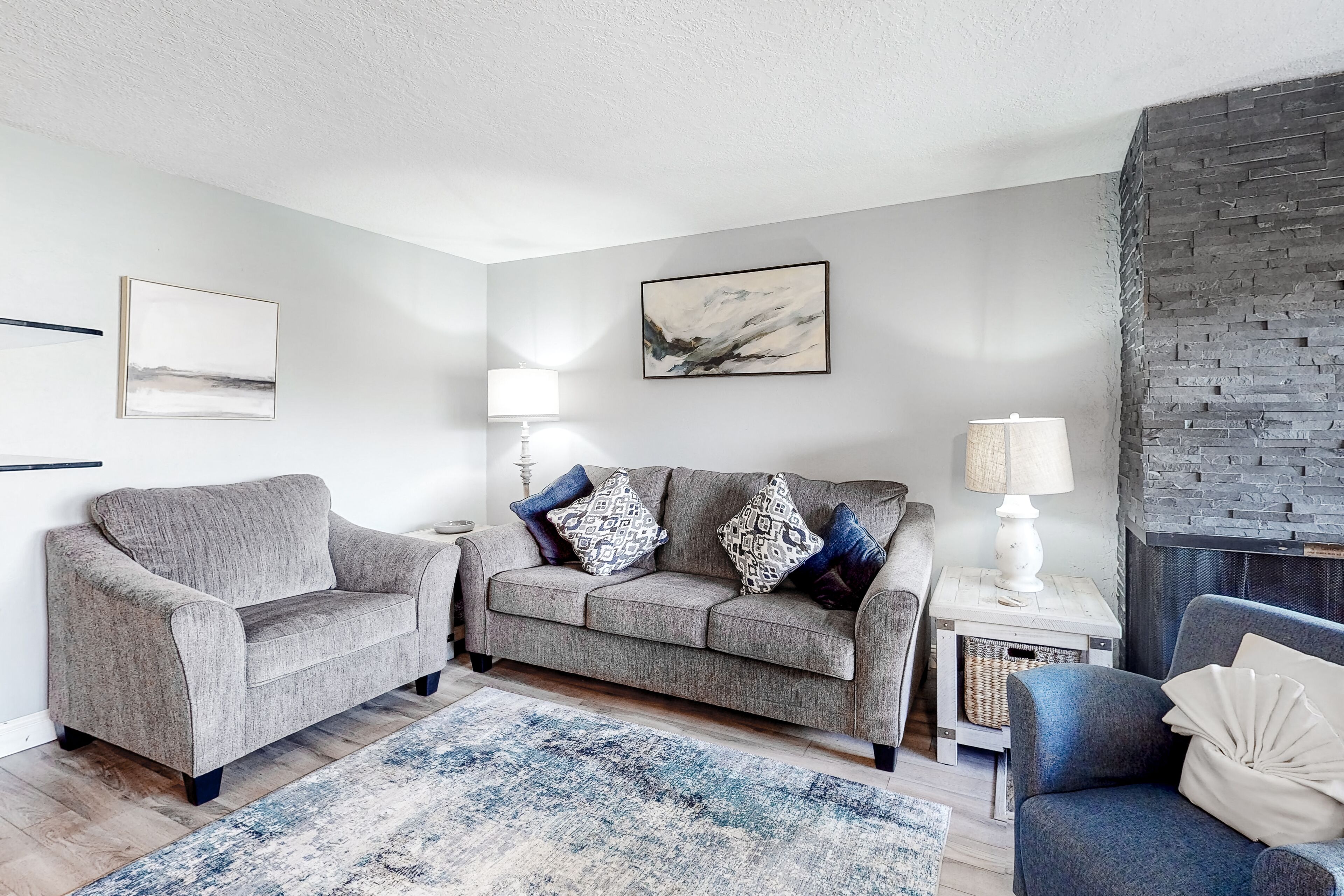 Modern Waterfront Condo w/ Mountain View, W/D, & High Speed WiFi - Near Skiing