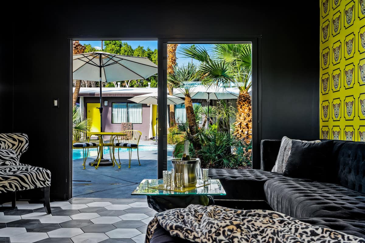 Signature Suite | Living area | 47-inch flat-screen TV with digital channels, TV, Netflix