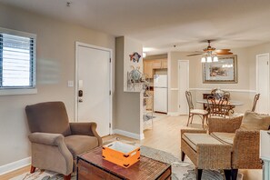 Fernseher, DVD-Player, Bücher, Videothek