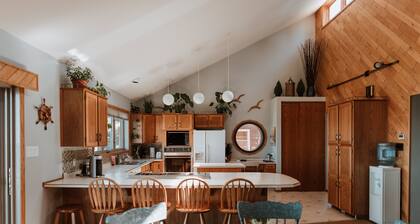 Welcome to On the Rocks (Big Rock)Hot tub