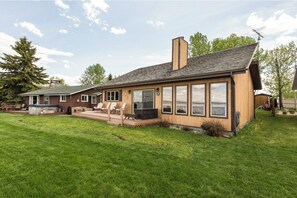 Exterior - Welcome to On the Rocks (Big Rock)Hot tub (Westerose)
