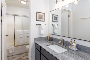 Combined shower/tub, hair dryer, towels, soap - 3 BR, 3 Bath sleeps 10.  Next to Giant Steps Lodge.  Ski in/out (Brian Head)