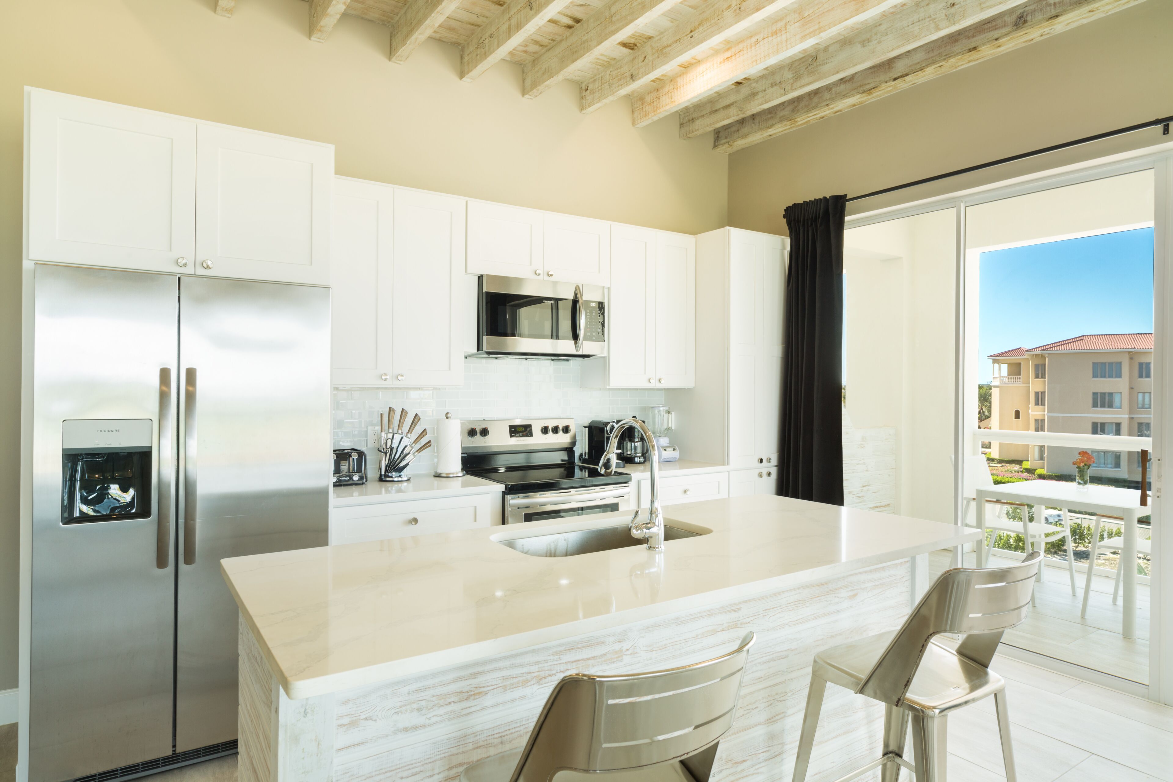 penthouse, 2 bedrooms, ocean view | private kitchen | full-sized fridge, microwave, oven, stovetop