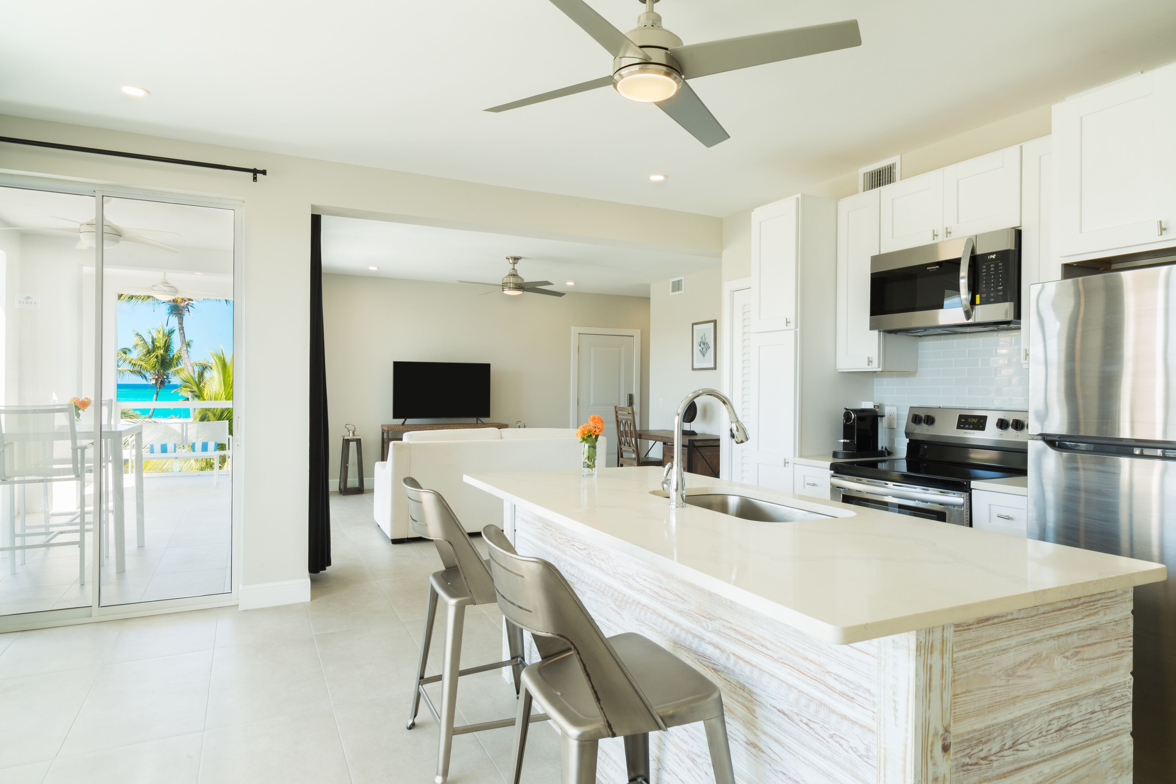 suite, 1 bedroom, partial ocean view | private kitchen | full-sized fridge, microwave, oven, stovetop