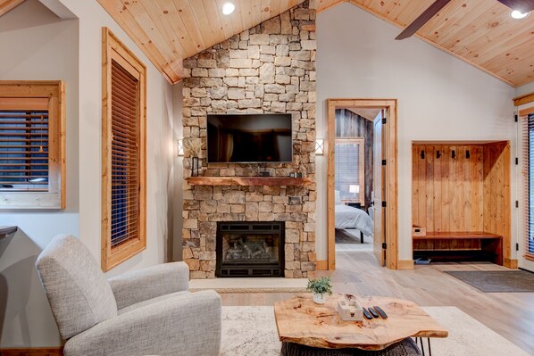 Télévision, cheminée