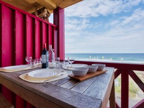 Outdoor dining - Lovely apartment for 4 guests with WIFI, TV and balcony (Lacanau-océan)
