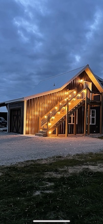 Exterior. COUNTRY LACE Retro Place