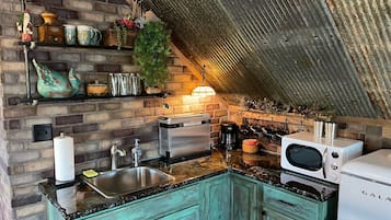 Fridge, microwave, coffee/tea maker, toaster
