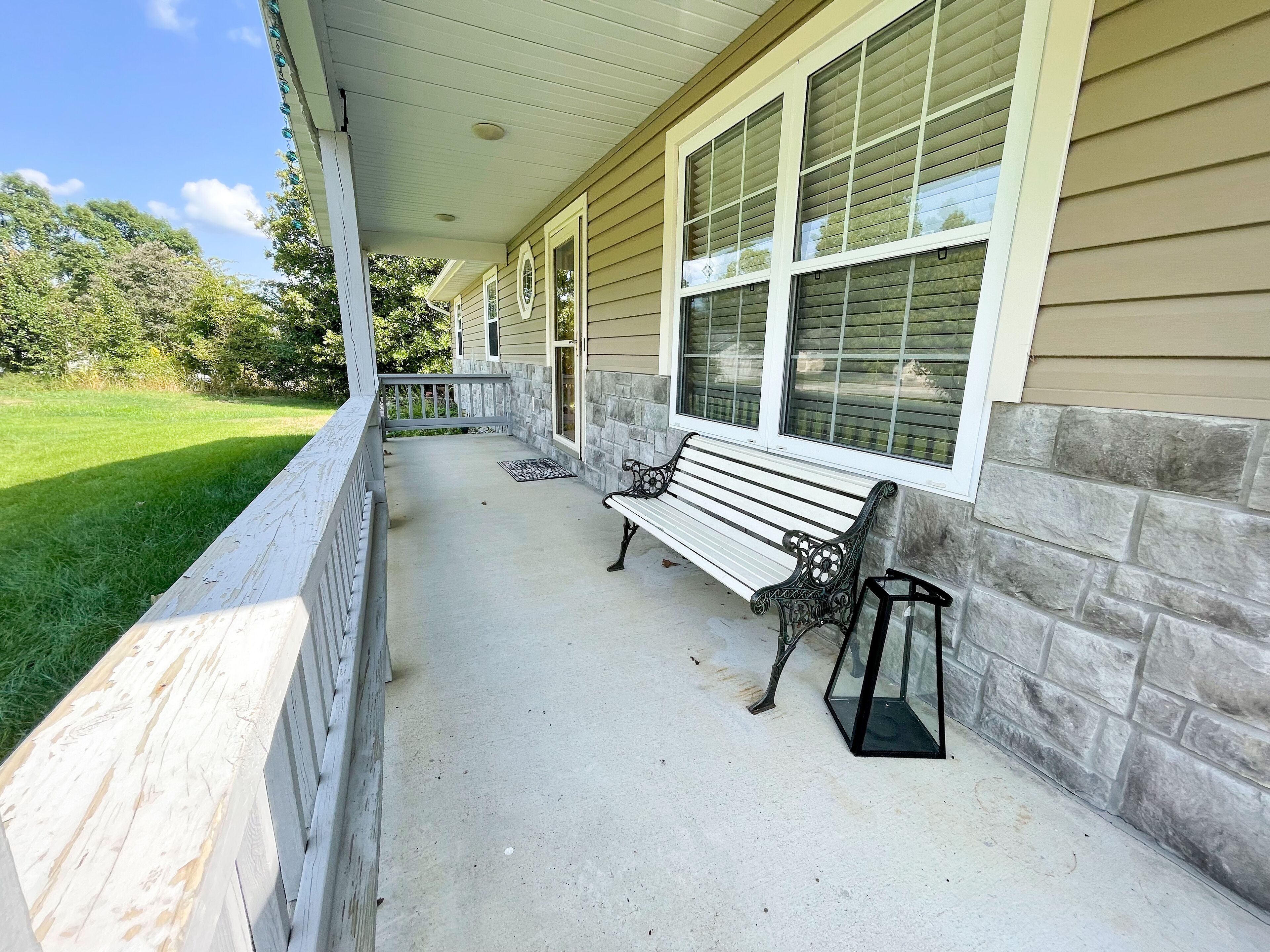 Beautiful clean 3 Bedroom home close to post