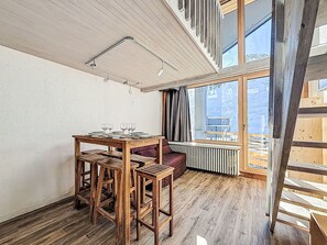 Dining - Beautiful apartment for 6 people with WIFI, TV and balcony (Les Boisses)