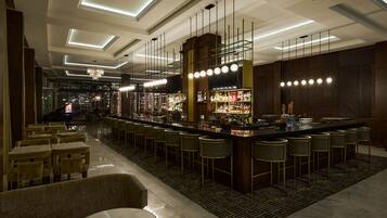 Tilbyder middag og Happy Hour