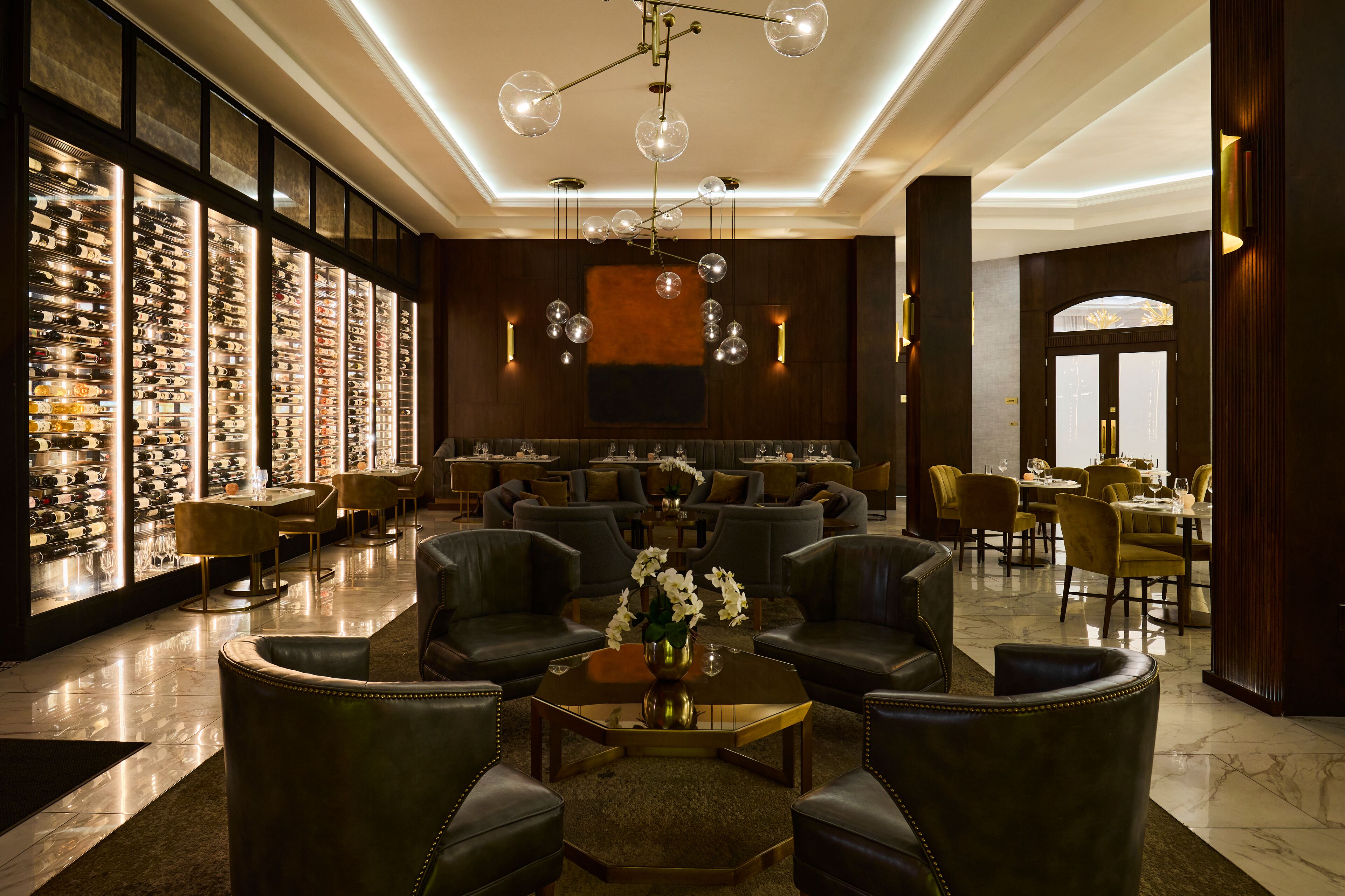 serves dinner and happy hour