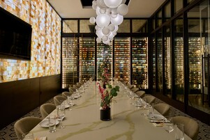 供應晚餐和早午餐，美國料理