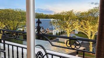 Chambre, 2 grands lits, vue sur le parc | Literie hypoallergénique, couette en duvet, coffre-fort