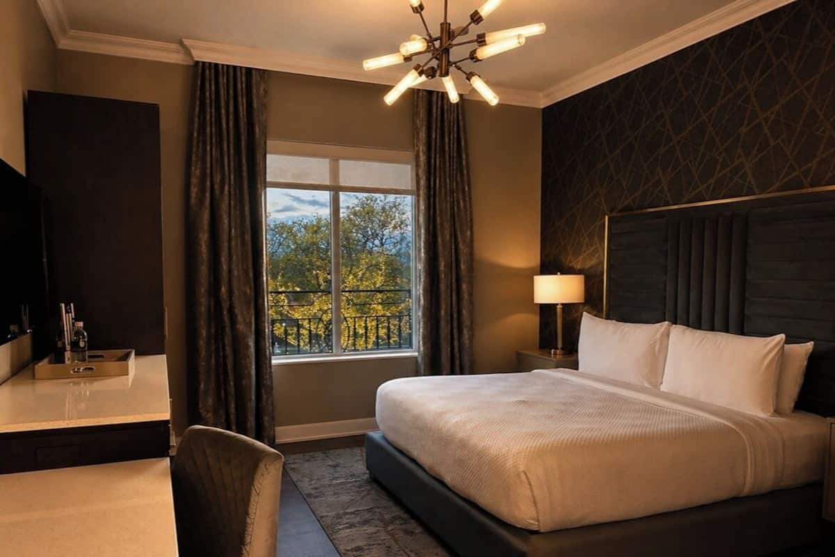 Room, 1 King Bed, Park View | Hypo-allergenic bedding available, down comforters, in-room safe