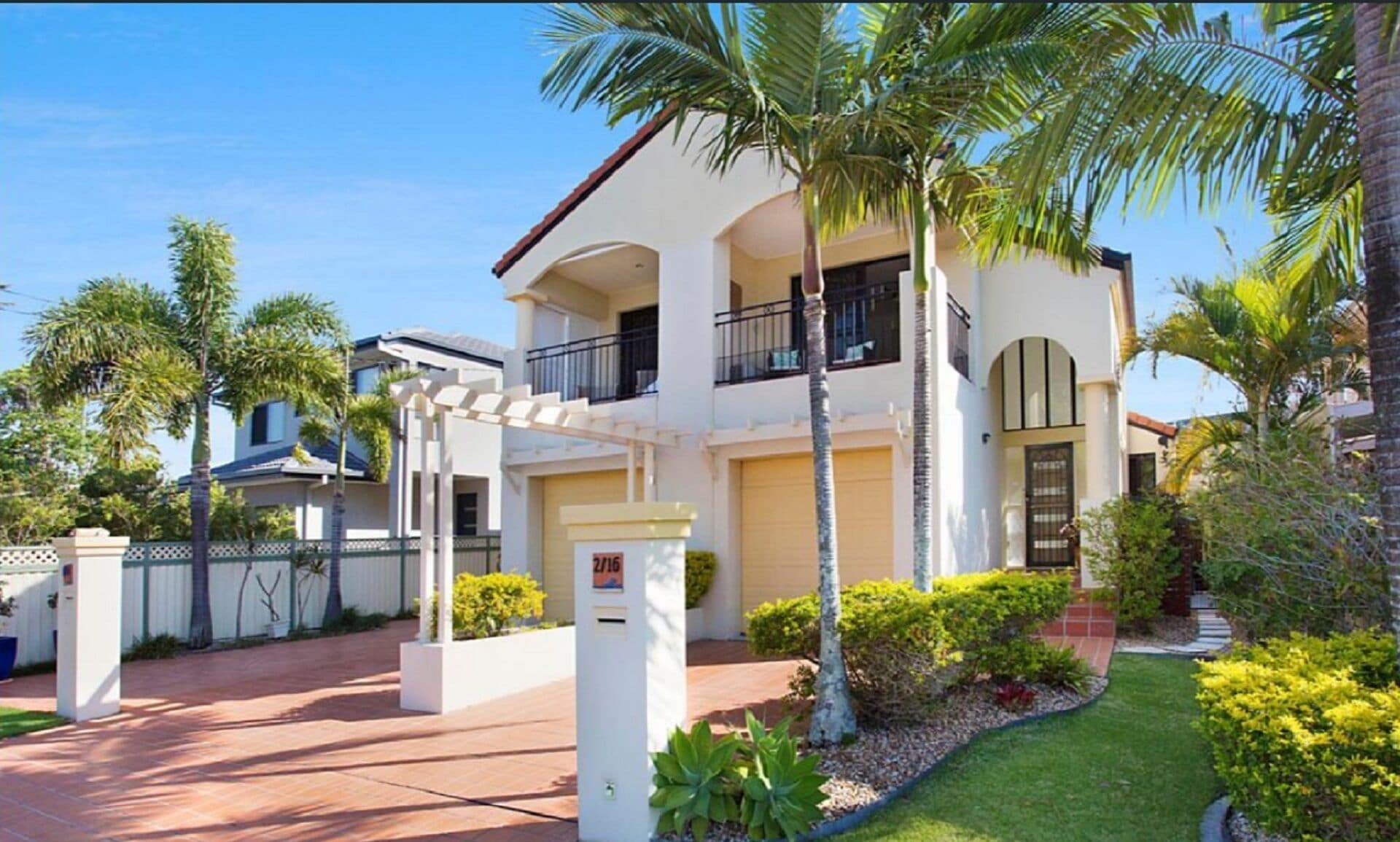 Gold Coast Pet friendly home. 6mins walk to beach